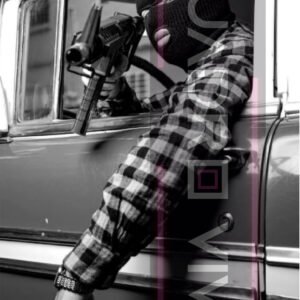 Gangster en Ventana – Mafia Street Art en Blanco y Negro